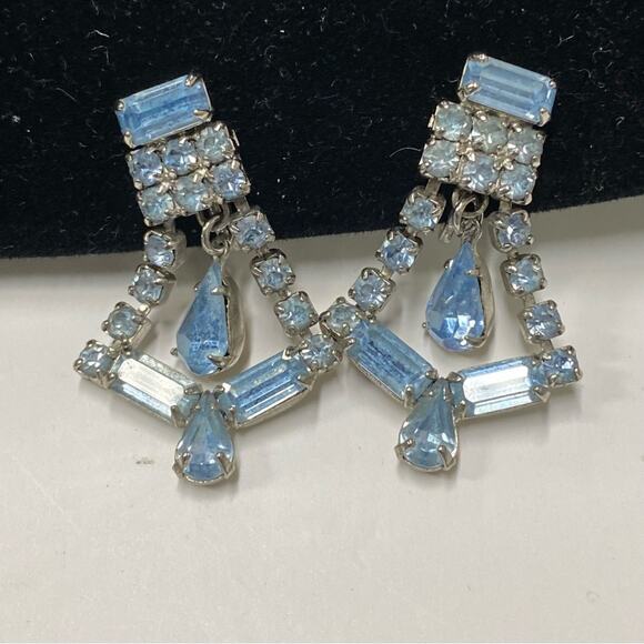 Vintage Art Deco pale Blue Crystal Screw Back Fluted Dangle Earrings - Picture 3 of 5